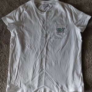 Vineyard Vines White T-Shirt with Logo. Excellent Condition. Size large